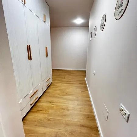 Apartment Centre *